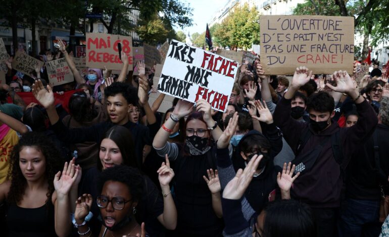 Alunos e professores protestam na França no maior dia de mobilização