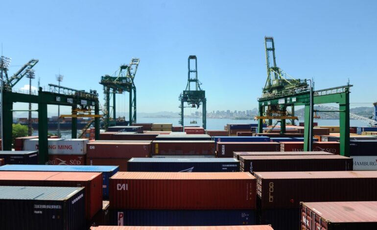 balanca-comercial-tem-superavit-de-us$-7,74-bilhoes-em-setembro