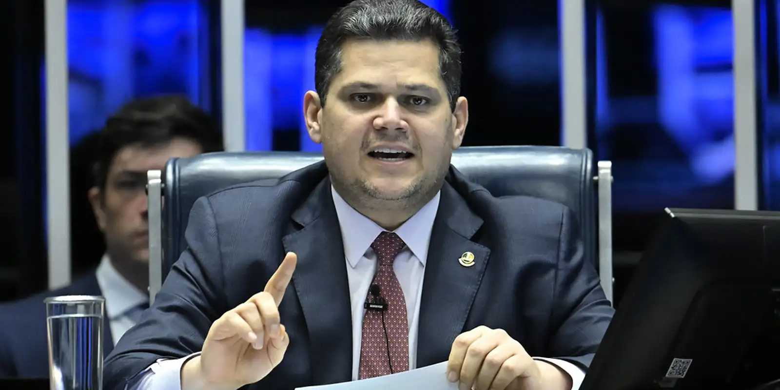 alcolumbre-anuncia-sessoes-para-discutir-e-votar-fim-da-escala-6×1