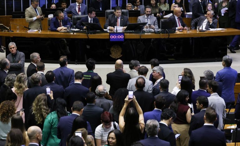 Alcolumbre marca votação da PEC pelo fim da 6×1 para quarta-feira