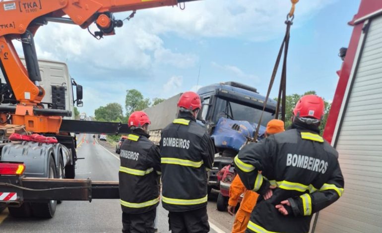 duas-pessoas-morrem-apos-carro-bater-de-frente-com-caminhao-na-br-153-|-g1