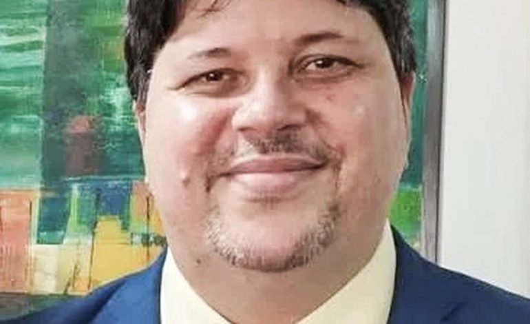 Jornalista brasileiro crítico a Milei é deportado da Argentina