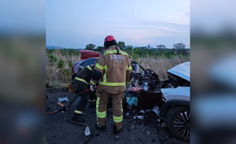 acidente-entre-caminhonete,-carro-e-moto-deixa-quatro-mortos-no-to-|-g1