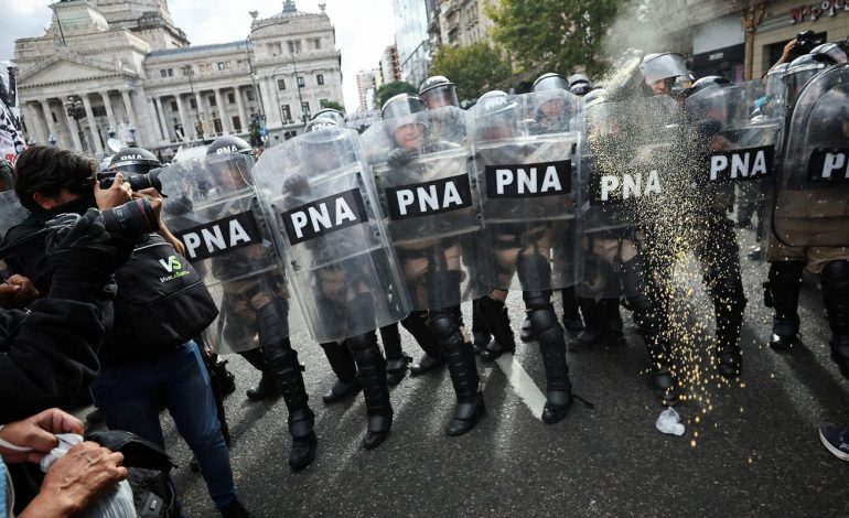 ajuste-de-milei-reduz-numero-de-novos-aposentados-em-53%-na-argentina