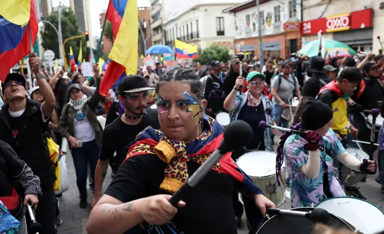Colômbia vive protestos contra o governo de La Espriella