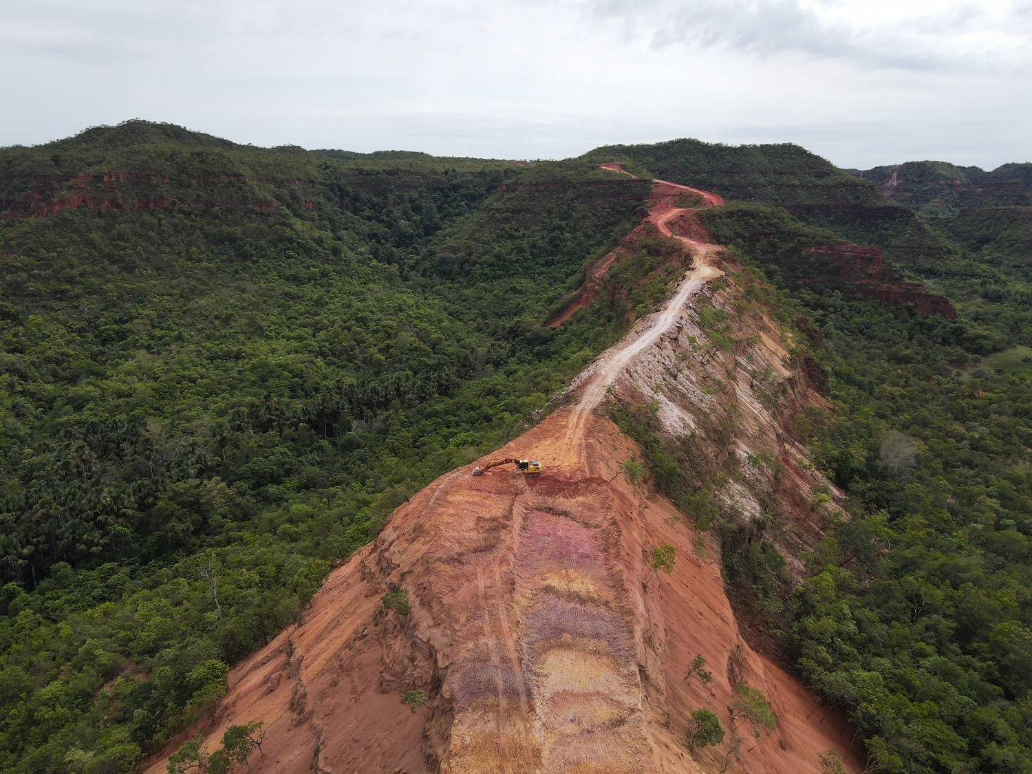 conheca-estrada-no-topo-de-serra-do-to-que-teve-obra-embargada-|-g1