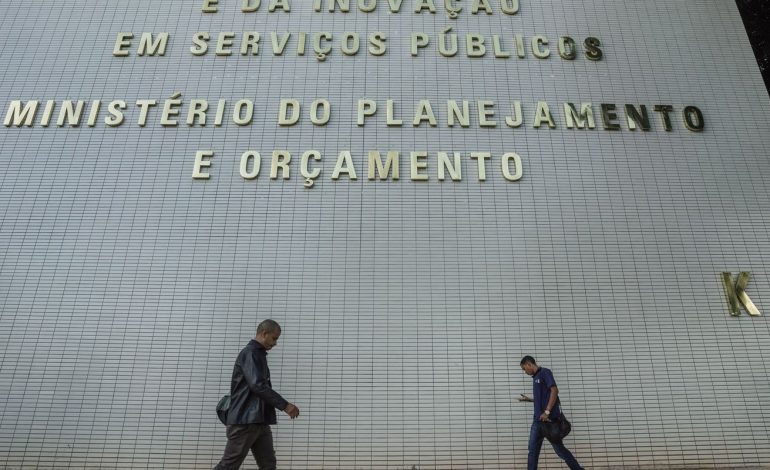 Governo pretende realocar R$ 20 bilhões no Orçamento de 2027