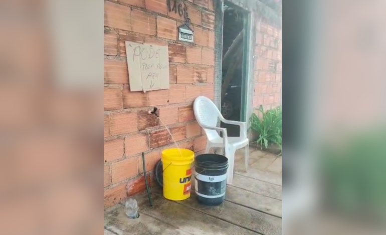 agua-distribuida-por-morador-durante-crise-hidrica-e-retirada-de-poco-|-g1