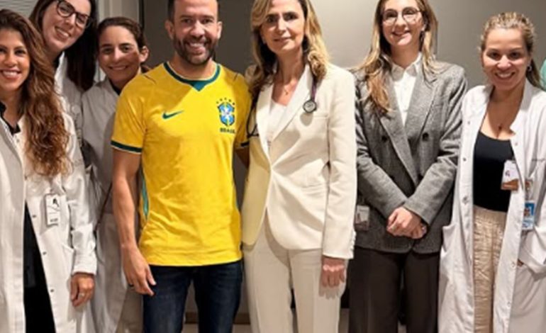 André Janones recebe alta e deixa hospital em São Paulo