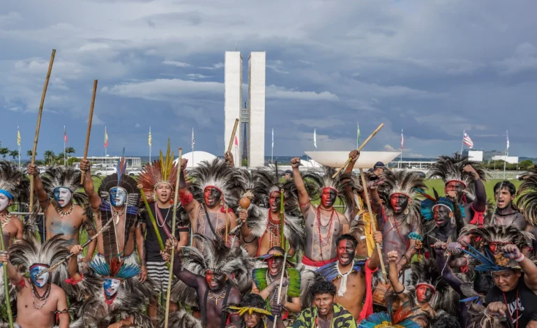 plano-de-flavio-bolsonaro-contra-demarcacoes-poe-em-risco-quase-300-terras-indigenas-–-climainfo