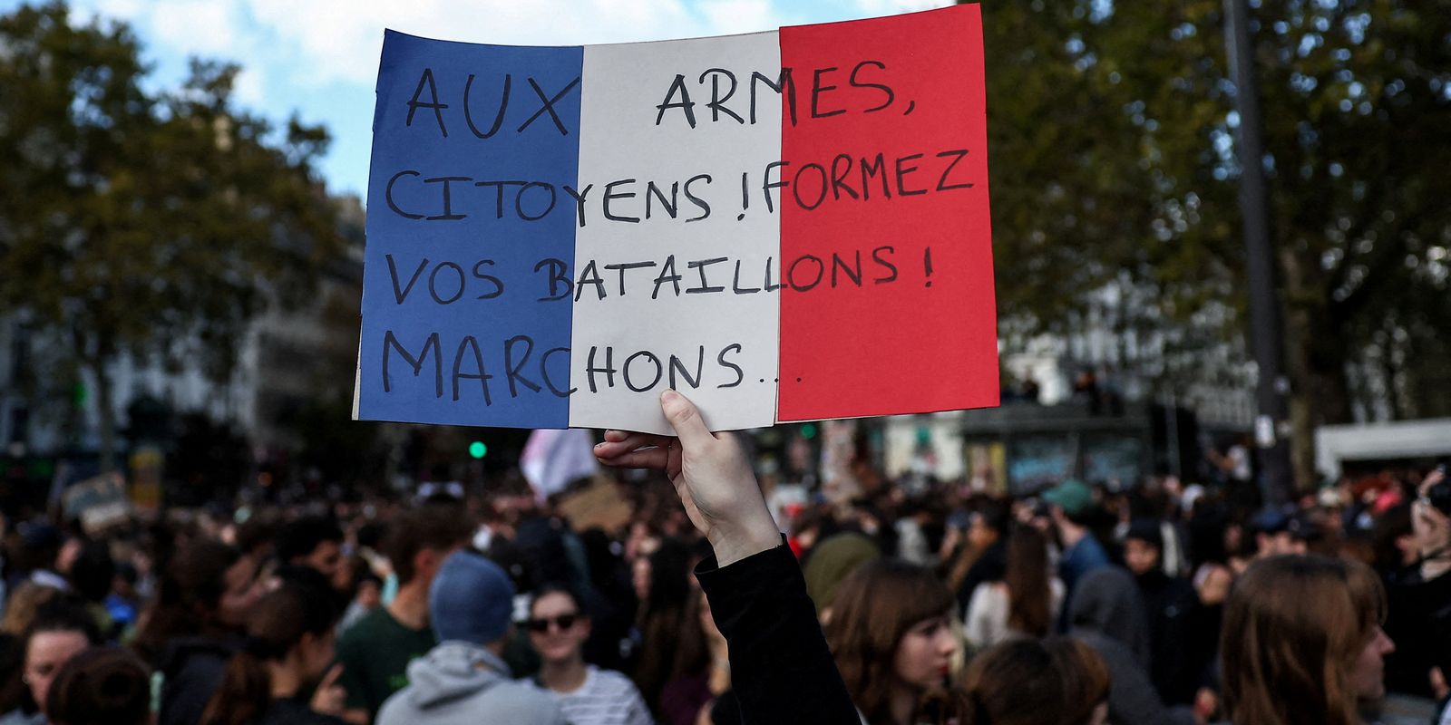 protestos-na-franca-comecam-sob-forte-esquema-de-seguranca