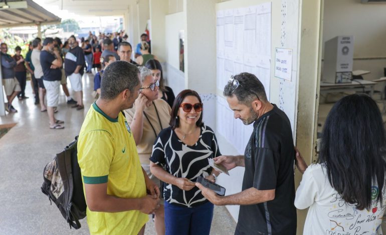 Trabalhador tem direito de sair do serviço para votar; confira a lei