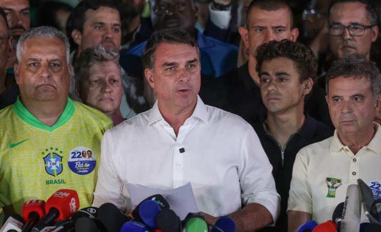 PF investiga circunstâncias da fuga de Flávio Bolsonaro do Brasil
