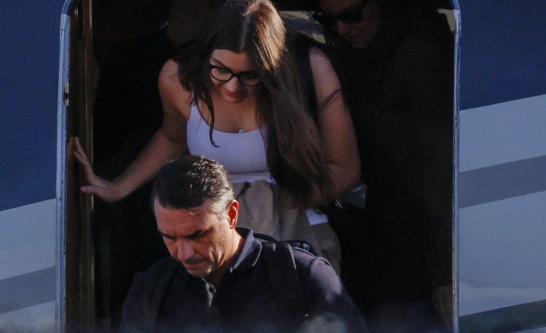 flavio-bolsonaro-chega-aos-estados-unidos-depois-de-fugir-do-brasil