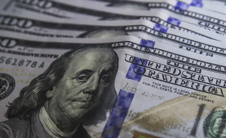 Dólar sobe 0,76% e fecha a R$ 5,39 em dia de cautela