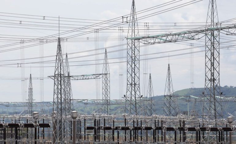 Aneel prevê três leilões de transmissão de energia em 2027
